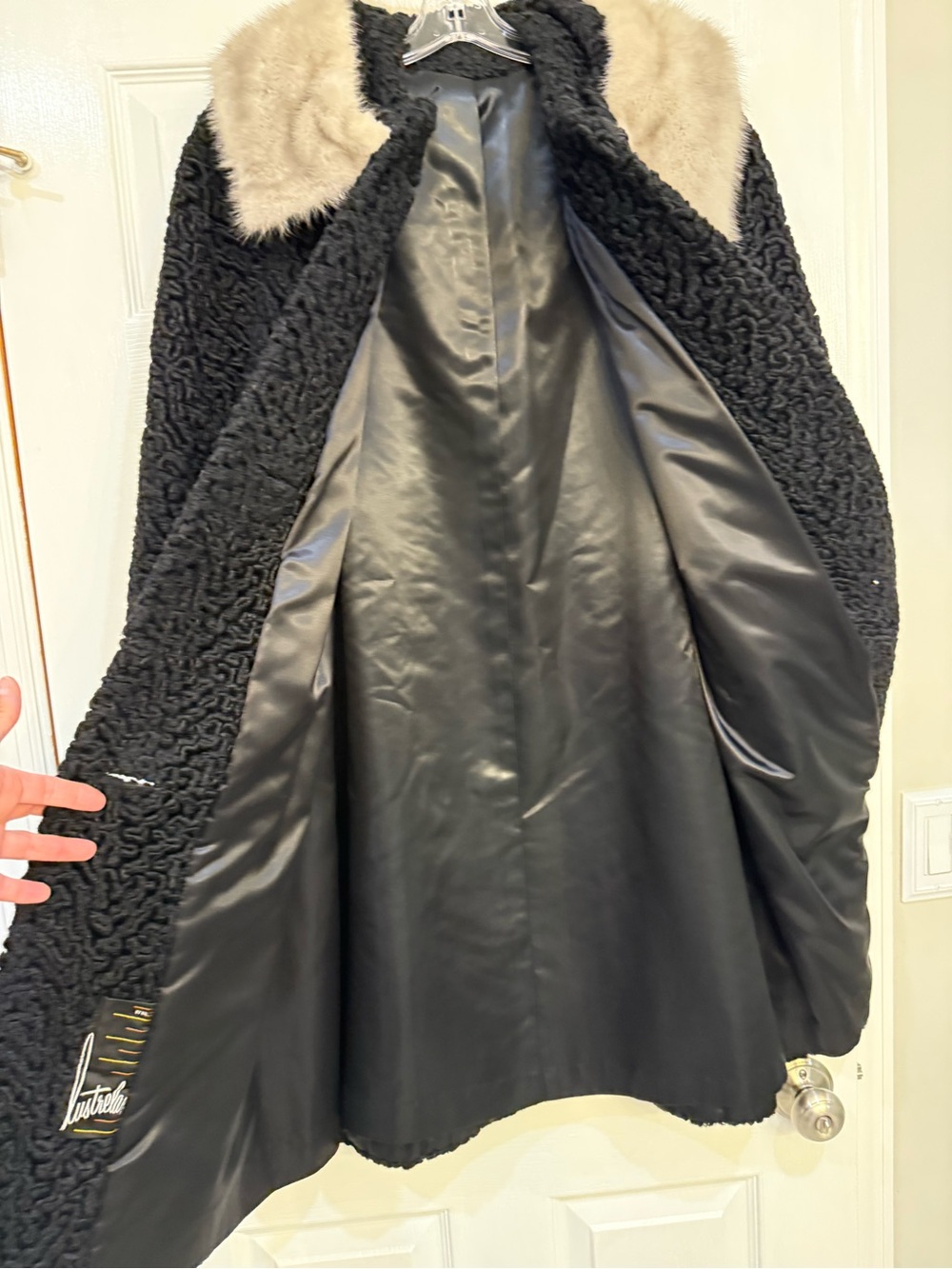 Vintage curly Persian lamb and wool coat in GREAT condition! Mink collar. - Picture 5 of 16